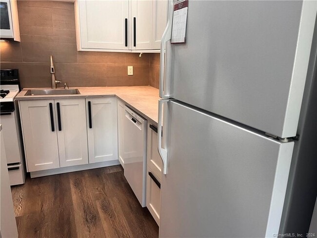 Building Photo - 60 Olcott Way