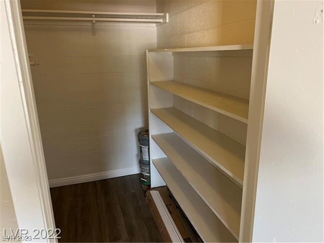 Building Photo - 625 S Royal Crest Cir