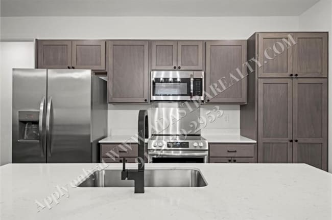 Building Photo - Like New Furnished Home in Lawrence Short Term Lease-Coming SOON!!