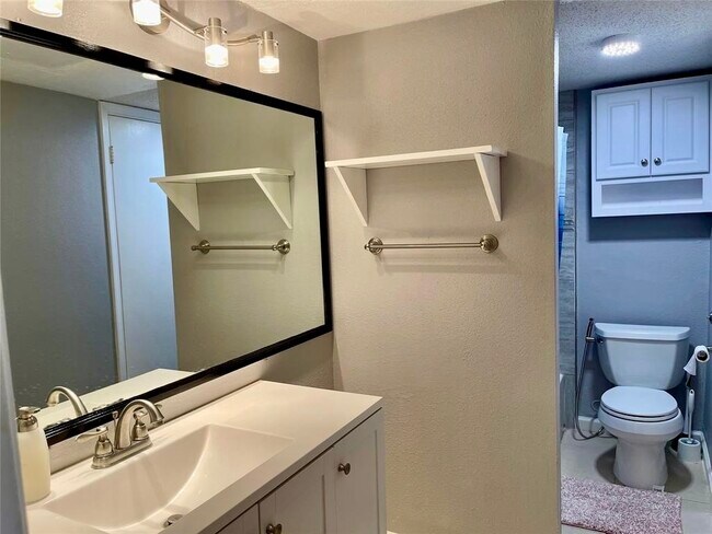 Building Photo - 2750 Holly Hall St