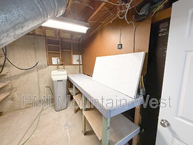 Building Photo - 1011 Claremont Dr