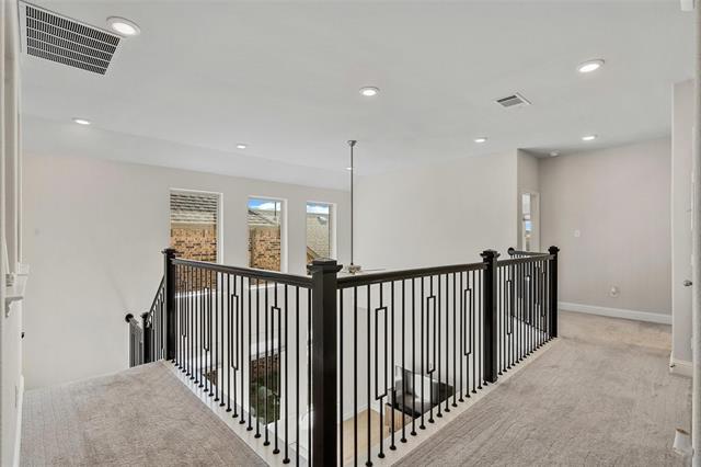 Building Photo - 1220 W Yarrow Ave