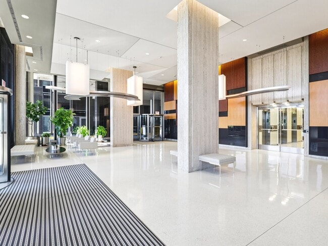 Building Photo - 400 E Randolph St