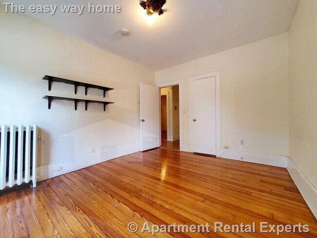 Building Photo - 132.5 Oxford St Unit #2