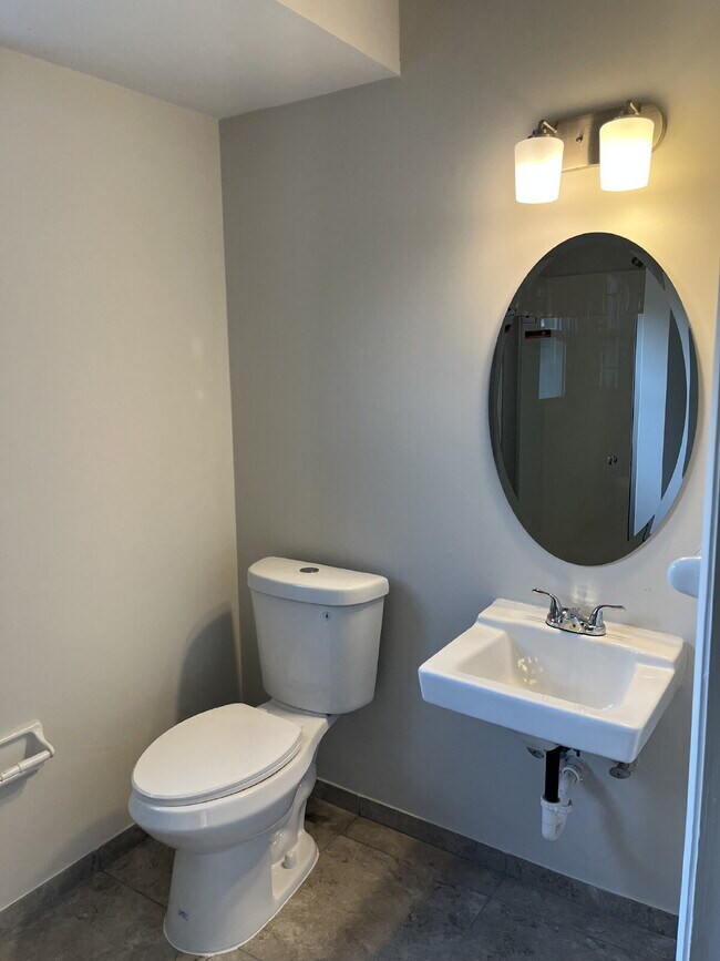 Building Photo - 416 Ocala Ct N