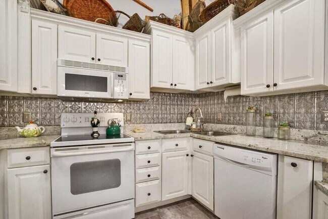 Building Photo - 6520 Chasewood Dr