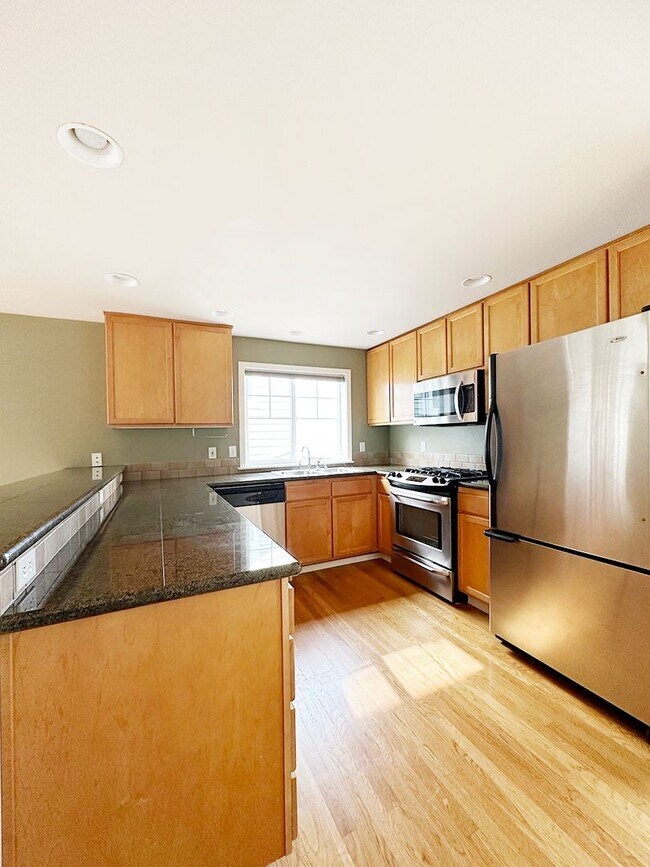 Building Photo - 3bs/2.5ba Seattle Townhome