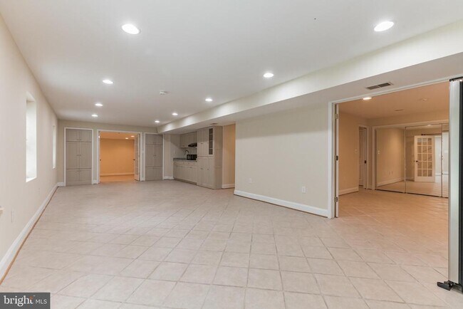 Building Photo - 13907 Willow Tree Dr