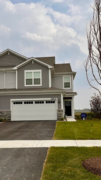 Building Photo - 25631 W Yorkshire Dr