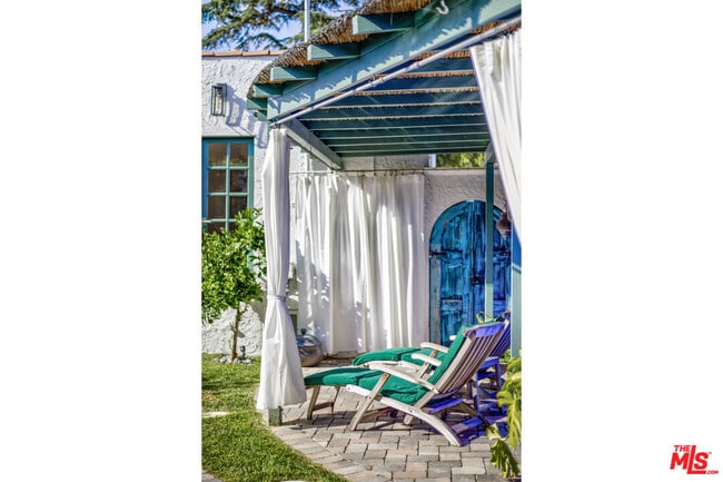 Building Photo - 3472 Rowena Ave