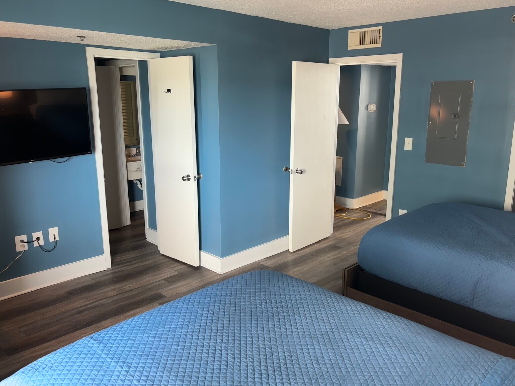 Building Photo - 201 74th Ave N