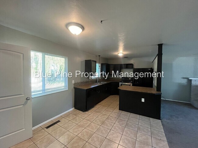 Building Photo - 611 Starlite Ave