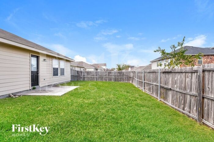 Building Photo - 12325 Arbor Lake Rd