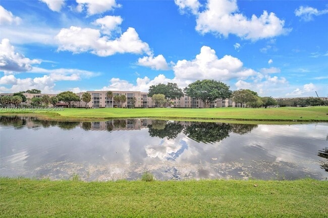 Building Photo - 9431 Live Oak Pl