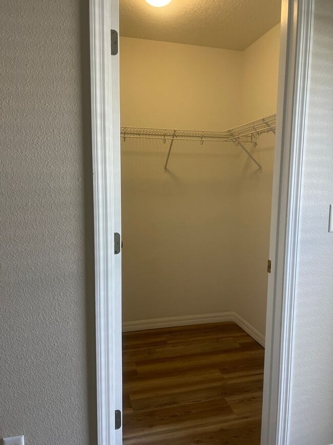 Building Photo - Available now! 3BR/2BA Single Family Home