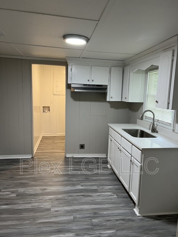 Building Photo - 206 1/2 East Crovat Street