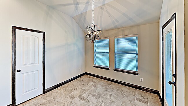 Building Photo - Beautiful 4 Bedroom Home in Mustang Schools!