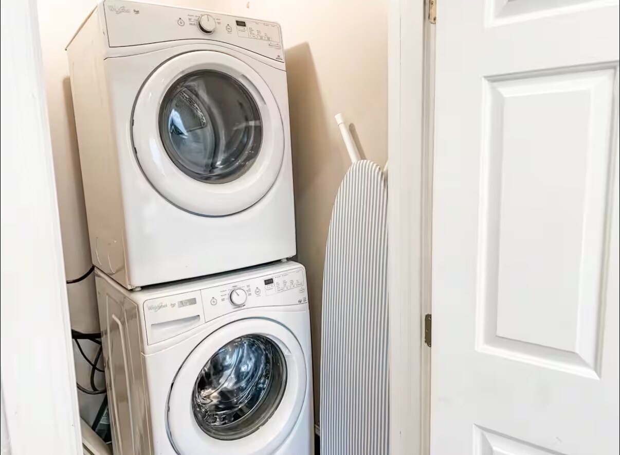 Washer/Dryer - 405 Morson St