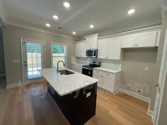 Building Photo - 3035 Venetian Dr