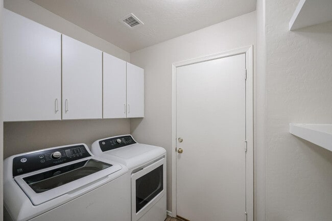 Building Photo - 16034 W Winchcomb Dr