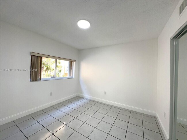 Building Photo - 3562 W 80th St