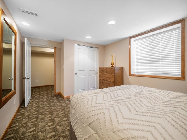 Building Photo - Fully Furnished 3 bedroom/3 bathroom North Spokane Home