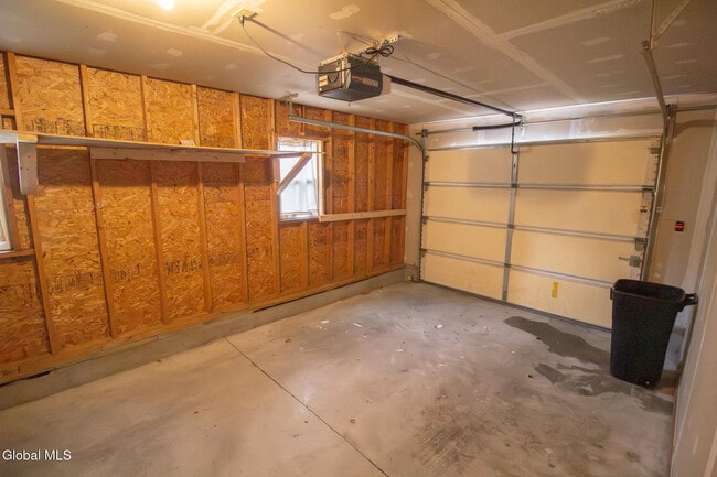 Building Photo - 3275 Maryvale Dr