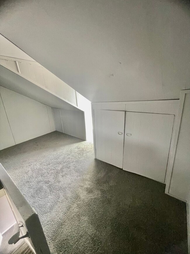 Building Photo - 2 Bed 1 Bath- Pittsburgh Pa