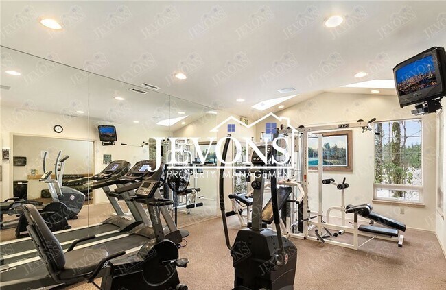 Building Photo - Condo with Swimming Pool and Private Enclosed 1-Car Garage in Klahanie Neighborhood