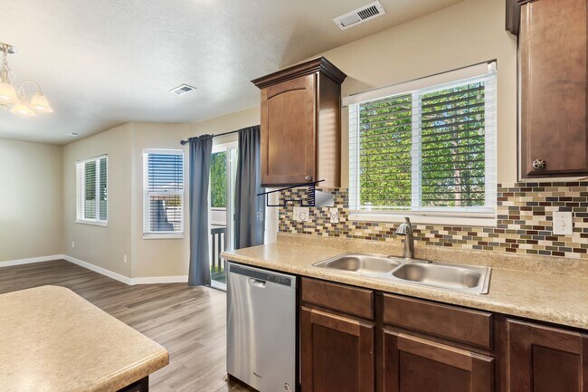 Building Photo - Great Centerville 3 Bedroom 2 Bathroom Home!