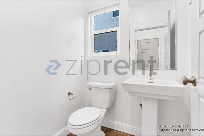 Building Photo - 823 Blue Oak Lane W