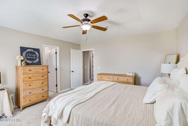 Building Photo - ** Brick Home in great neighborhood close to TAFB