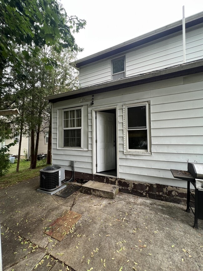 Building Photo - 614 Maple Ave