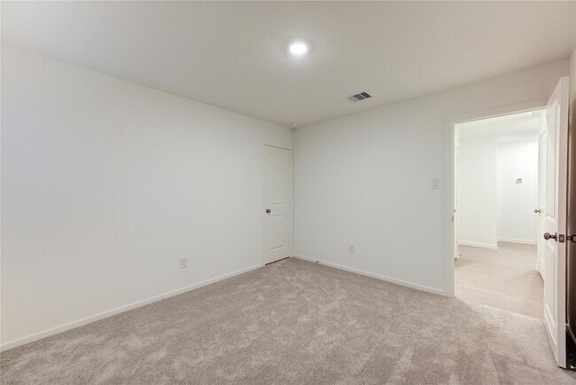 Building Photo - 1610 Birch Wood Dr