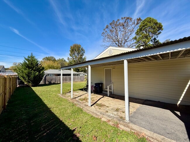Building Photo - 1057 Blanton Dr