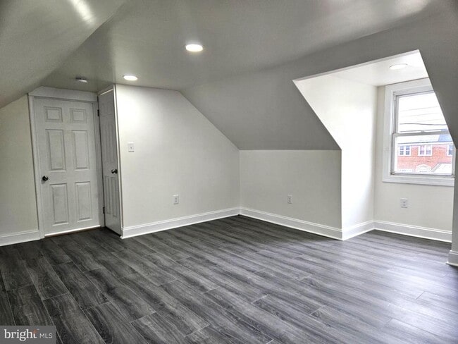 Building Photo - 5416 Radecke Ave