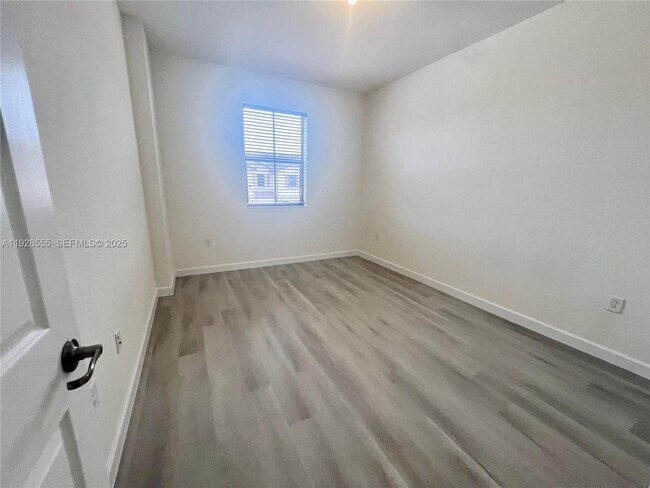 Building Photo - 15001 SW 119th Ln