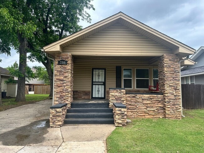 Primary Photo - 750 S Jenkins Ave
