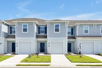 Building Photo - Beautiful New 3-Bedroom Townhome in Davenport — Includes Resort Pool, Modern Clubhouse & Family P...