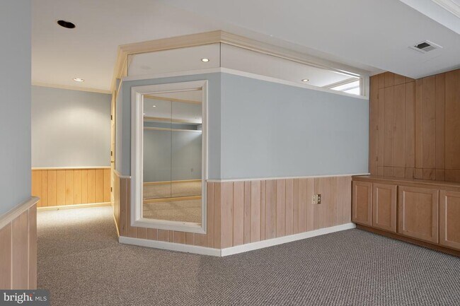 Building Photo - 8815 Surrey Ct