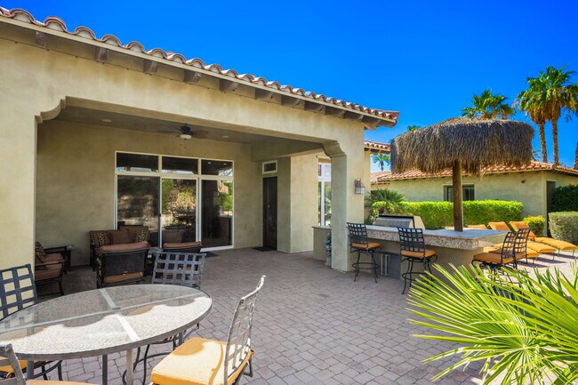 Building Photo - 56222 Village Dr