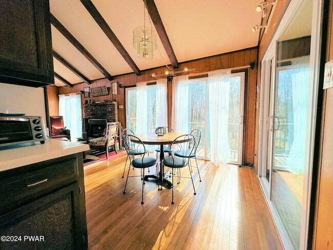Building Photo - 402 Canoe Brook Dr
