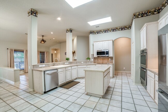 Building Photo - BEAUTIFUL SINGLE-STORY 3-BEDROOM HOME IN S...