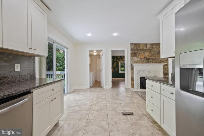 Building Photo - 2652 Collins Ct
