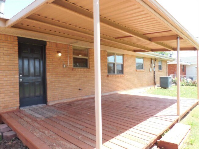 Building Photo - 728 SW 1st St