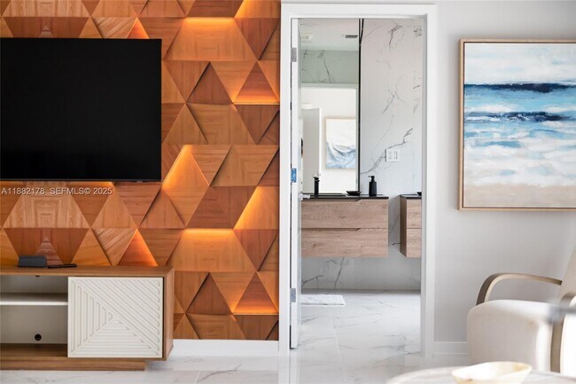 Building Photo - 21230 NE 25th Ct