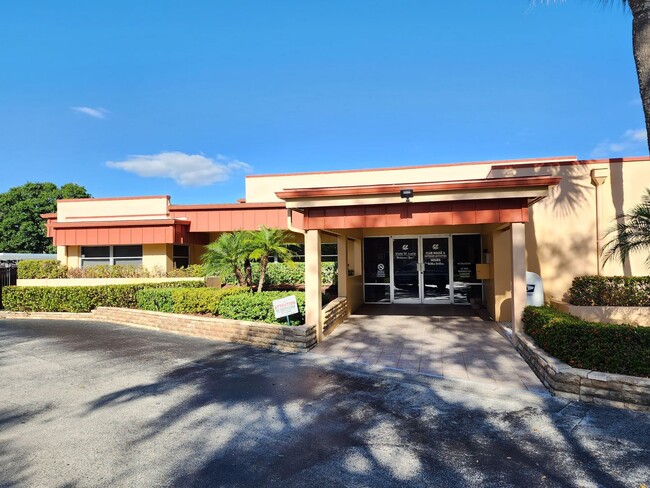 Building Photo - Magnificent 1 bedroom, 1.5 bathroom condo ...