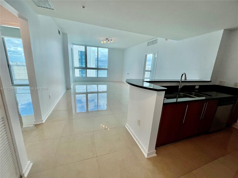Building Photo - 300 S Biscayne Blvd