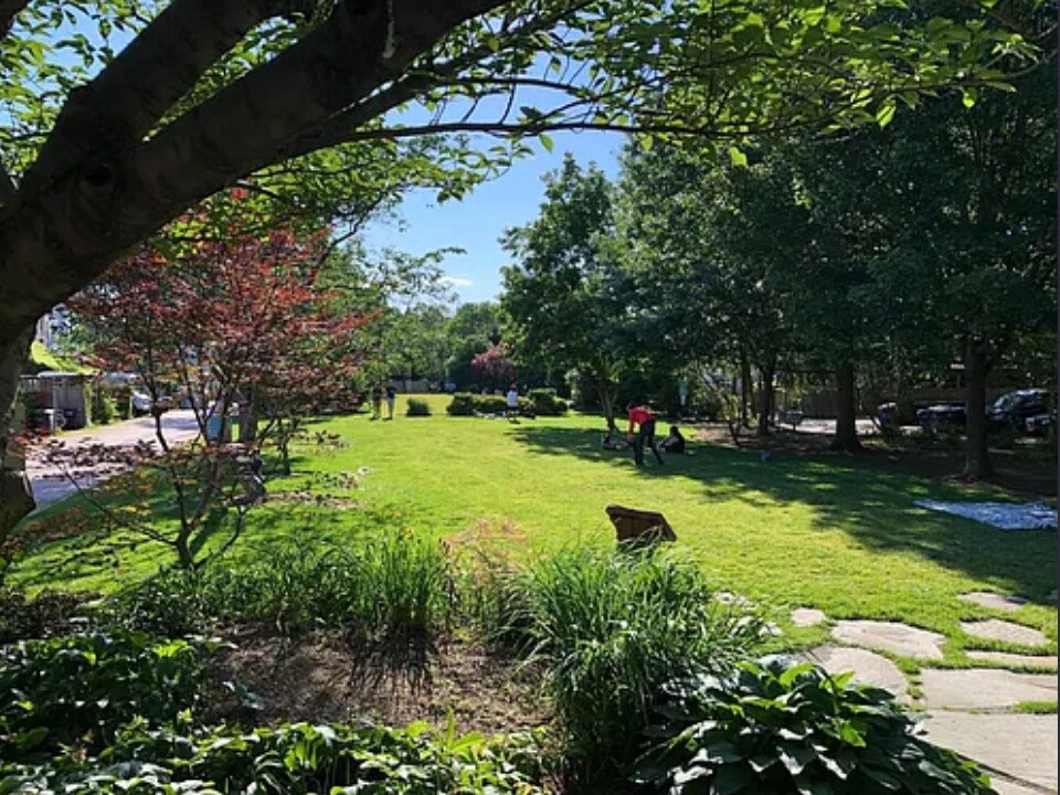House backs up to Crispus Attucks Park - 17 U St NW