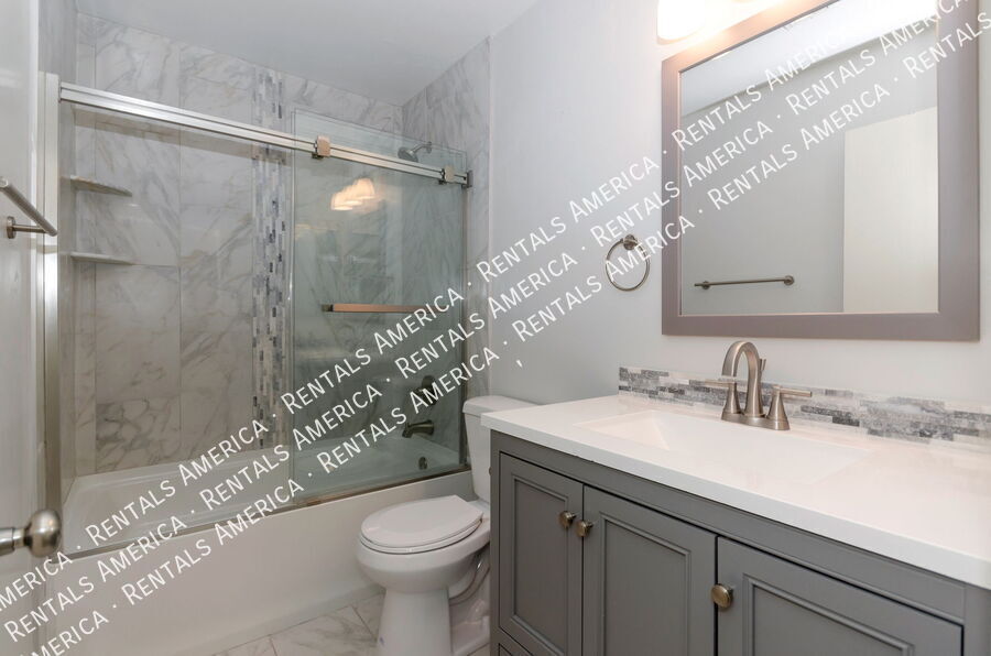 Building Photo - 2076 Silver Grass Pl